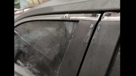 Сигнализация-ով ու կամեռայով մեքենայի վրայից 5000 դրամանոց պլաստմասներ են տանում. քաղաքացին ահազանգում է