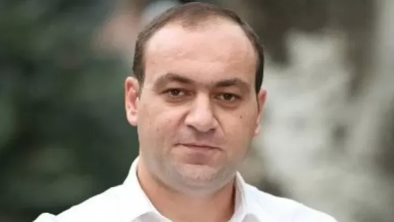 Արսեն Բաբանյանը դուրս եկավ կալանավայրից. ՔԿՀ