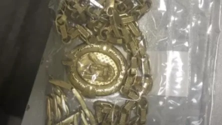 ՏԵՍԱՆՅՈՒԹ. Հյուրը տան դուռը բաց էր թողել, բնակարան մտած տղամարդը ոսկի էր գողացել