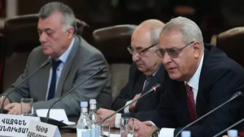 Մերժվածների նոր ակումբն իր ֆինանսական աղբյուրների մասին չի խոսում. «Իմ քայլը» պատգամավոր