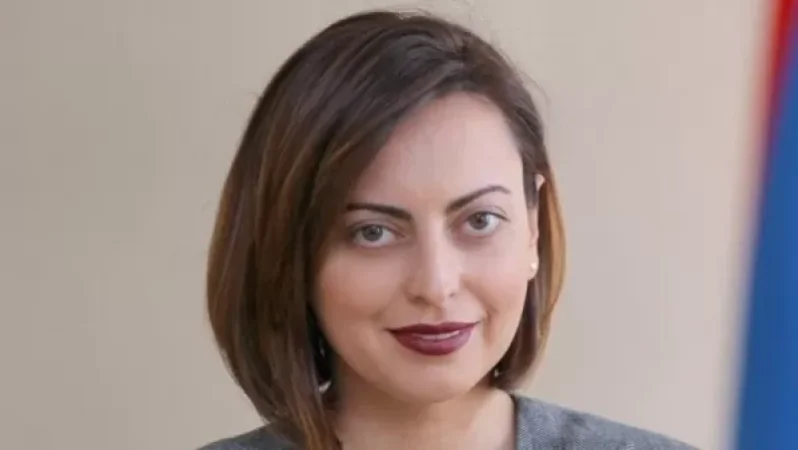 Լենա Նազարյանը՝ իր դիմանկարով լուսանկարի մասին