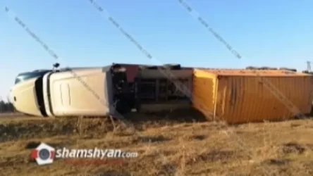 Գոգավան-Տաշիր ավտոճանապարհին վրացական բեռնատար է կողաշրջվել