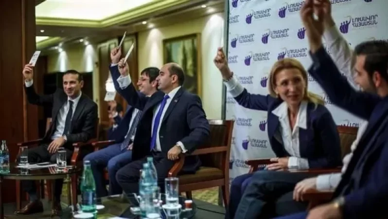 «Լուսավոր Հայաստան»-ն առաջարկում է ծննդյան վկայականներում նշել երեխայի սեռը