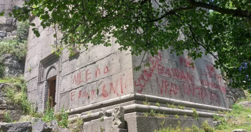 ԼՈՒՍԱՆԿԱՐՆԵՐ․ Քոբայր վանական համալիրի պատերին հայտնվել են «նկարազարդումներ»