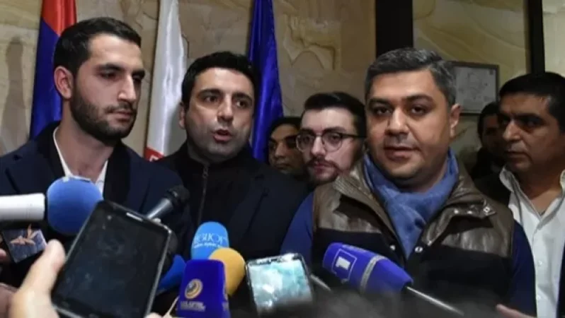 «Ժողովուրդ». «Դու էլ պիտի հեռանաս, ախպե՛ր ջան». ՀՖՖ գործկոմի նիստը անցել է չափազանց լարված