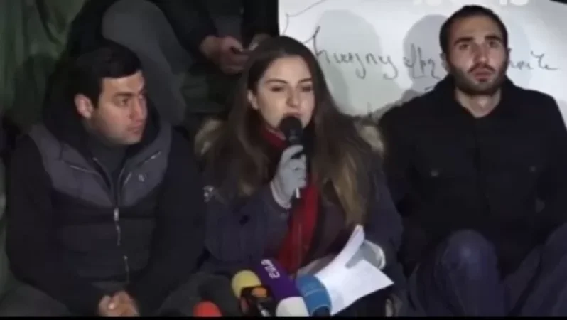 ԿԳՄՍ նախարարի հրաժարականը պահանջող դաշնակցական երիտասարդները դադարեցրել են նստացույցը