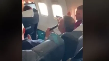 Հայերը ինքնաթիռի սրահում կլարնետի և դհոլի նվագակցությամբ երգում-պարում են (տեսանյութ)