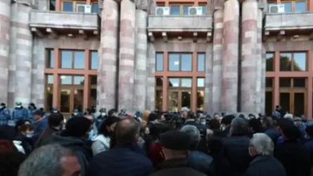 «Պարոն վարչապետ, դա՞ էր ձեր փրկած կյանքը». ժամկետային զինծառայողների ծնողները բողոքում են