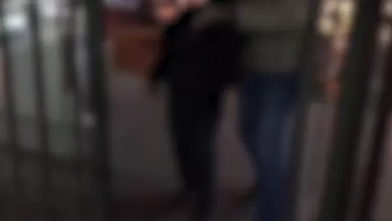 Video: Pickpocket Arrested