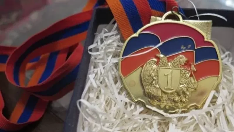 Իրանցի մարզիկը իր ոսկե մեդալը նվիրել պատերազմում զոհված մարզիկ Արթուր Սուքիասյանի ընտանիքին