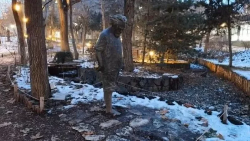 Սիրահարների այգուց անհետացել է սիամական կատվի արձանը