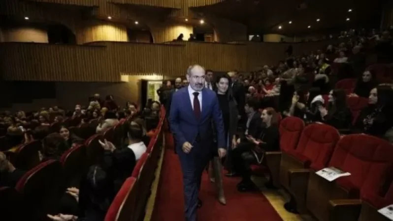 Նիկոլ Փաշինյանն ու Աննա Հակոբյանը ներկա են գտնվել «Թռիչք կկվի բնի վրայով» ներկայացմանը