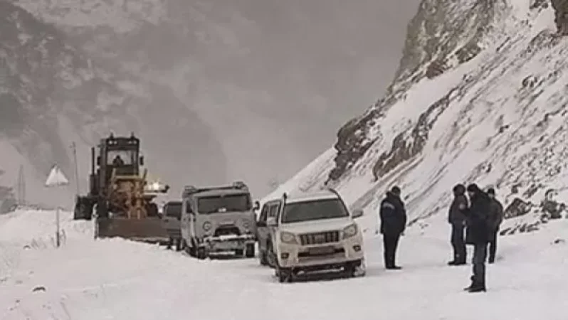 Stepantsminda-Lars Road Closed Due to Avalanche Danger for All Types of Vehicles