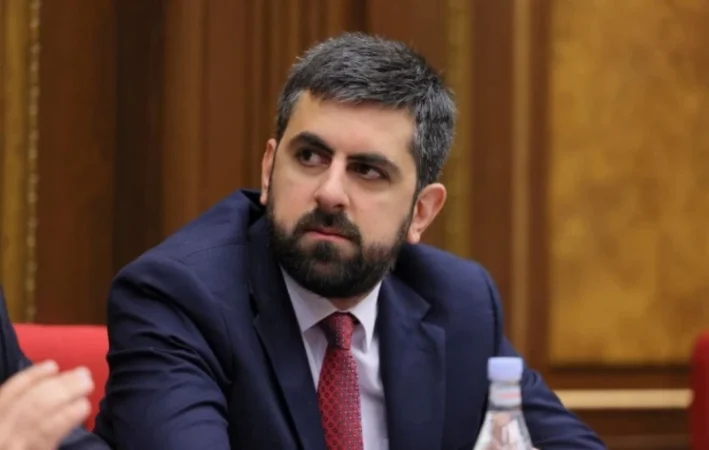 Միութենական պետությունում ով կաշառք չի վերցնում, սրիկա շան որդի է. Խանդանյանը` Վարդան Ղուկասյանի մասին