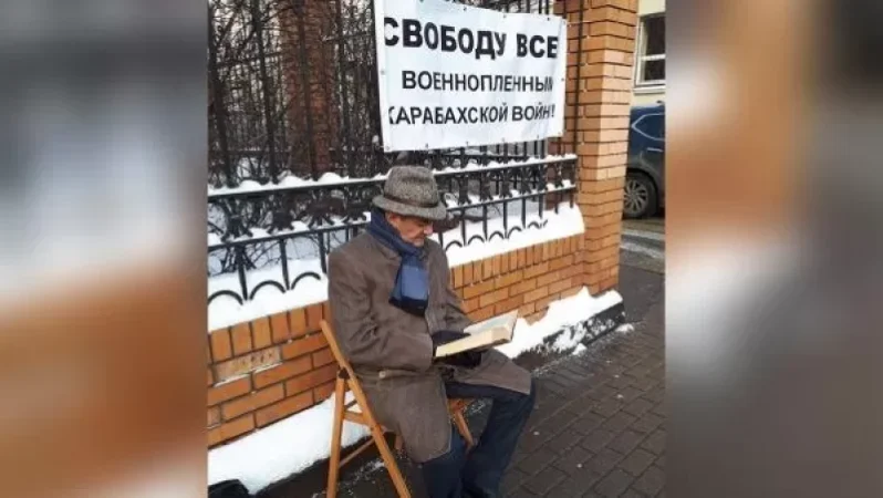 Գրիգոր Քեթցյանը միայնակ ակցիա է իրականացրել  ՌԴ-ում Ադրբեջանի դեսպանատան դիմաց