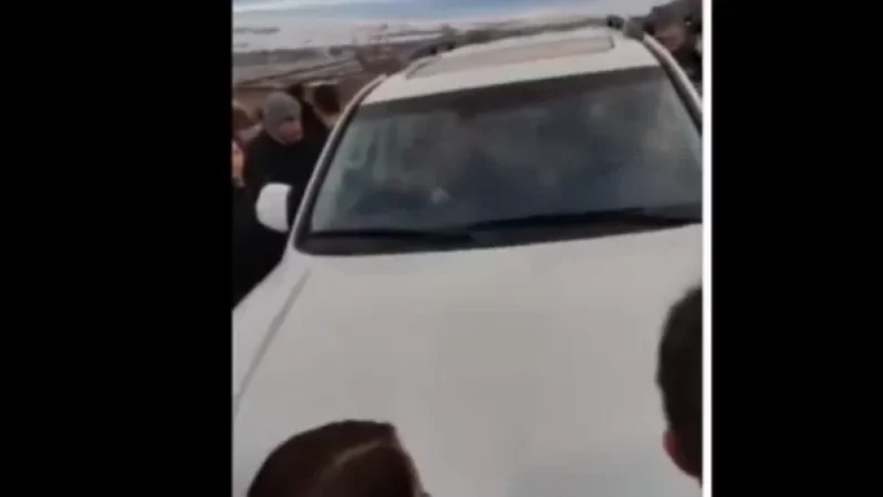 VIDEO: Residents of Gyumri Prevent Opposition from Entering the City