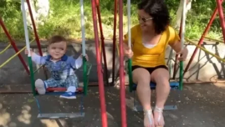 ՏԵՍԱՆՅՈՒԹ. Ամերիկացի գաճաճ ամուսինները Հայաստանում որդեգրել են տղա երեխայի. FOX31 հեռուստաալիքի ռեպորտաժը