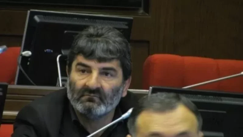 Օրինականացնում են, որ օլիգարխների ու հարուստների երեխաները չգնան ծառայելու. Ռուստամ Գասպարյան