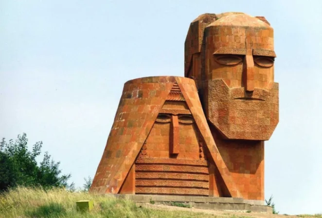Ադրբեջանցիները «Պապիկ-տատիկ»  հուշարձանը քանդելու պահանջներ են ներկայացնում. Արցախի ԿԳՄՍ