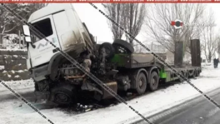 Խոշոր ավտովթար Գեղարքունիքի մարզում. բեռնատար Mercedes-ը տապալել է «Հարսնաքար» ռեստորանի երկաթե ճաղավանդակները. Shamshyan