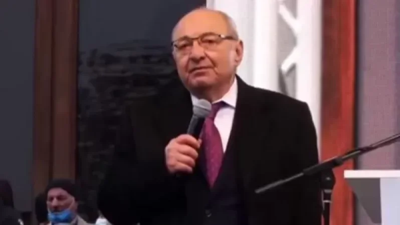 Վազգեն Մանուկյանը վստահ է, որ այն, ինչ տեղ ունեցավ նախօրեին Գյումրիում, կազմակերպված էր, իսկ իսկական «Գյումրին իրեն փողոցում մոտենում էր, խոսում»