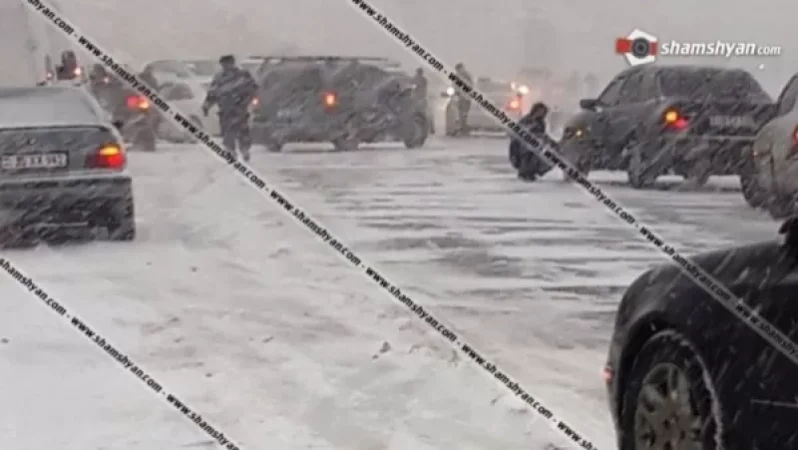 Photos: Over 60 Vehicles Stranded on Black Ice on Yerevan-Gyumri Road