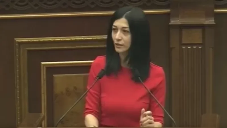 Դուք չեք սիրի մեր երեքշաբթիները, բայց այդպես է ստացվել. Դավոյանը` Արման Աբովյանին