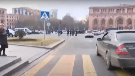 ՏԵՍԱՆՅՈՒԹ. Ավտոերթով Փաշինյանի հրաժարականը պահանջող քաղաքացիները Հանրապետության հրապարակում են