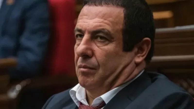 Թող մի պահ պատկերացնի, որ Երևանի քաղաքապետարանը թատրոնի շենք չէ․ Ծառուկյանը՝ Մարությանին