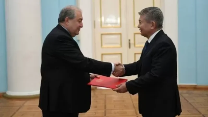 Նախագահ Արմեն Սարգսյանին հավատարմագրերն է հանձնել Հայաստանում Ղրղզստանի նորանշանակ դեսպանը