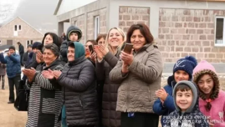 Լեռնանցքի բնակիչները նոր բնակարաններ ստացան. Սուրեն Պապիկյան