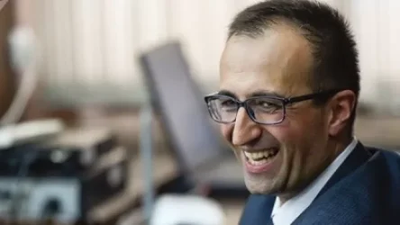 Արսեն Թորոսյանին ի՞նչը պահեց Փաշինյանի կողքին. «Հրապարակ»