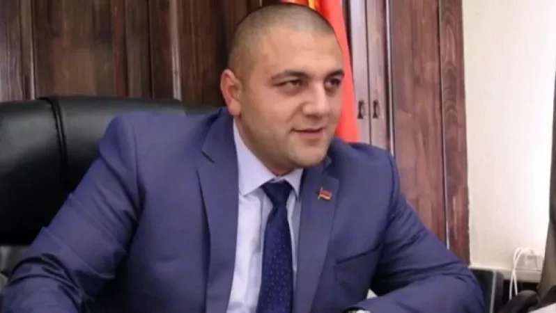 Քոչարյանի՝ Գյումրի ծաղկեպսակ ուղարկելը դարձել է հաշիվ պարզելու, ծեծի ու սպառնալիքի թեմա. պատգամավոր