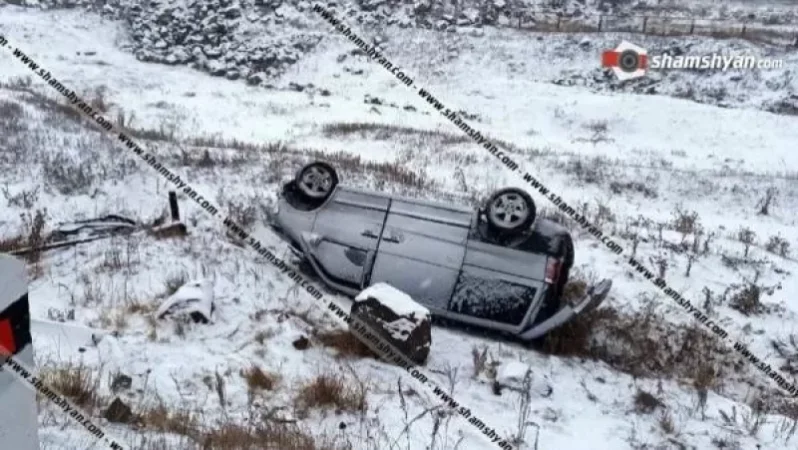 63-ամյա վարորդը Mercedes Vito մակնիշի ավտոմեքենայով, ճանապարհի մերկասառույցի պատճառով՝ գլխիվայր հայտնվել է ձորակում