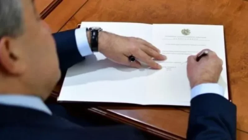Նախագահը ստորագրել է կուսակցությունների մասին օրենքը