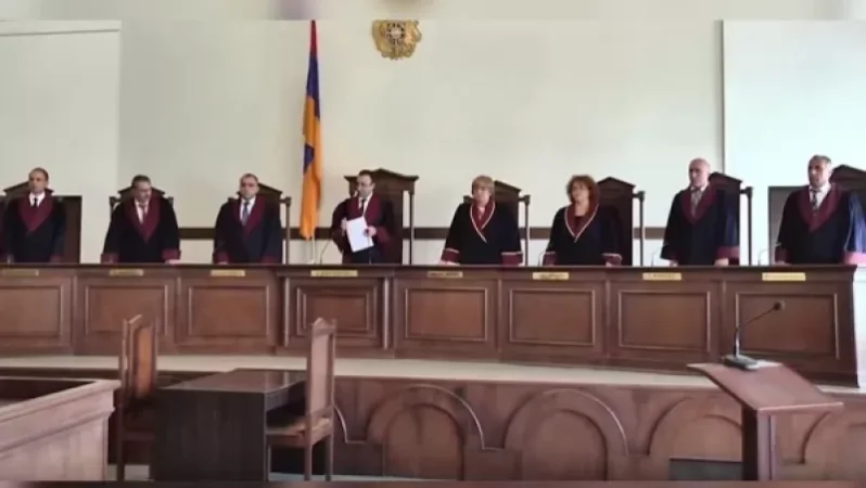 «Հրապարակ». «Իմ քայլ»-ից ովքեր չեն մասնակցել ՍԴ դատավորների մասին օրենքի քվերակությանը