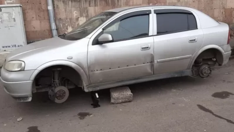 Հերթական գողությունը. տարել են մեքենայի անիվները