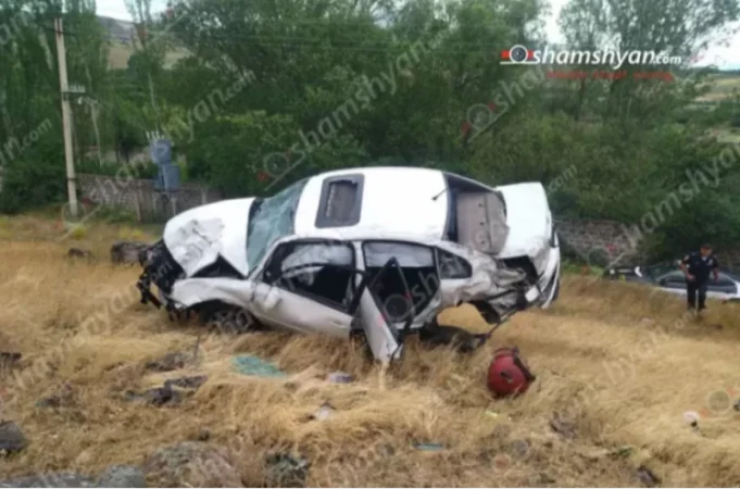 Երևան-Սևան ճանապարհին Volkswagen Passat-ը բախվել է քարերին և հայտնվել ձորում. վիրավորները մայր ու դուստր են