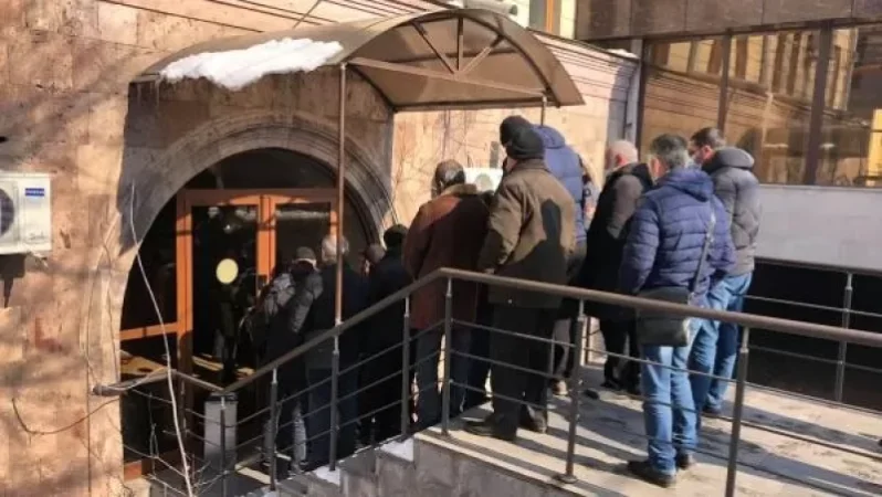 Անհետ կորած զինծառայողների ծնողները հավաքվել են Կարմիր Խաչի միջազգային կոմիտեի դիմաց