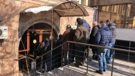 Անհետ կորած զինծառայողների ծնողները հավաքվել են Կարմիր Խաչի միջազգային կոմիտեի դիմաց