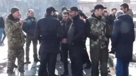 Շուրջ 2700 հոգու  փոխհատուցում չի տրամադրվել. քաղաքացիները ՊՆ-ի դիմաց են