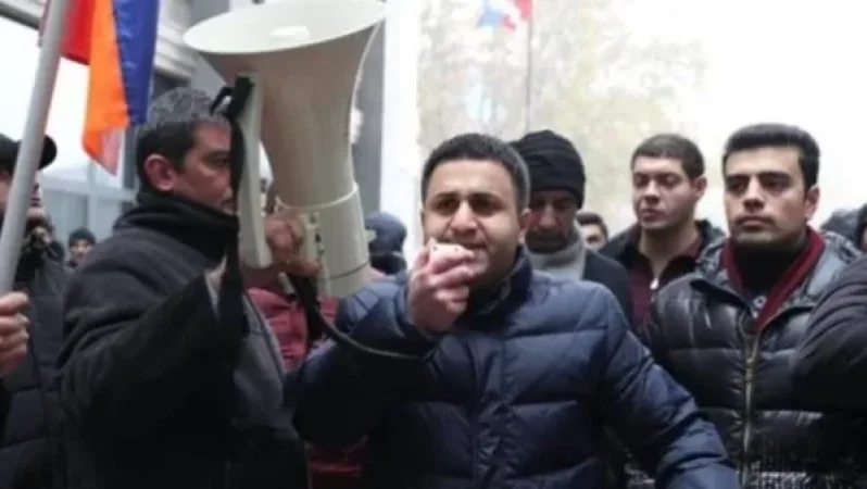 «Հայրենիք» կուսակցության անդամ Բաբկեն Հարությունյանը դուրս է եկել Ոստիկանության Կենտրոնի բաժնից