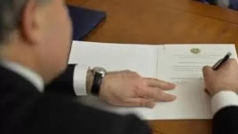 ՍԴ անդամները վաղ կգնան թոշակի․ նախագահը ստորագրել է օրենքի փաթեթը