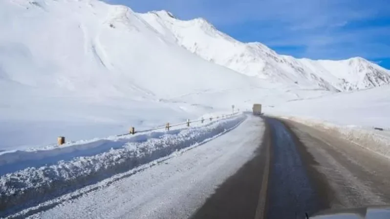 Ավտոճանապարհներին  տեղ-տեղ առկա է մերկասառույց. ԱԻՆ-ը տեղեկացնում է` կան դժվարանցանելի ճանապարհներ