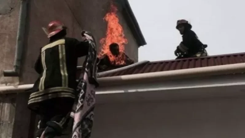 Citizen Attempts Self-Immolation on Rooftop