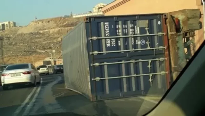 PHOTOS: Major Accident on Armenakyan Street. Truck Overturned