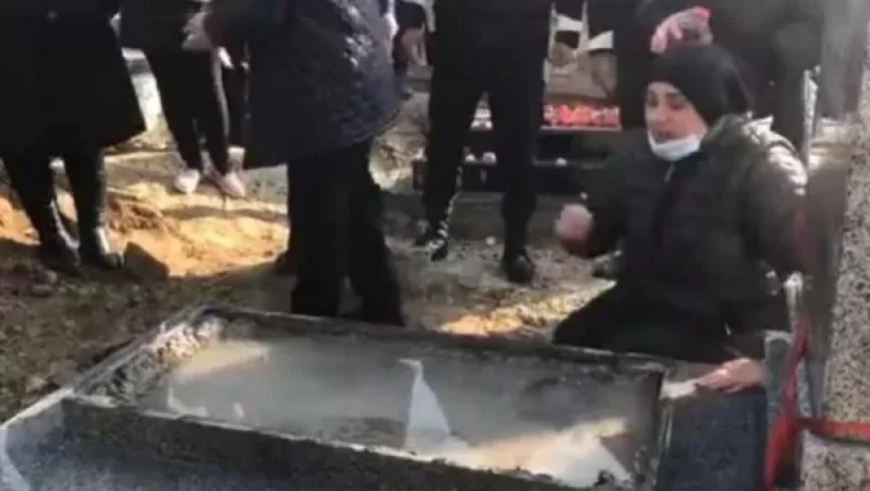 Photos: Azerbaijani Soldiers Buried in a 'Swamp', Parents Protest at Cemetery