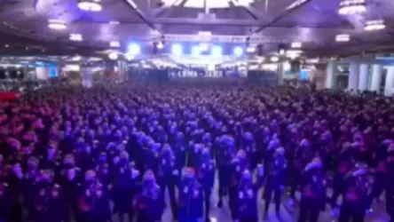 ՏԵՍԱՆՅՈՒԹ. Գործարանի աշխատակիցները ֆլեշմոբի տեսքով աջակցել են Պուտինին