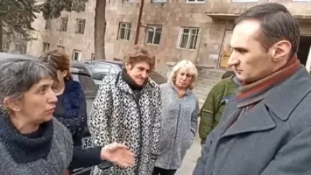 «Ավելի լավ է՝ շենքի բակում պալատկա խփեմ, քնեմ»․ ահազանգում են Վանաձորի հանրակացարանի բնակիչները