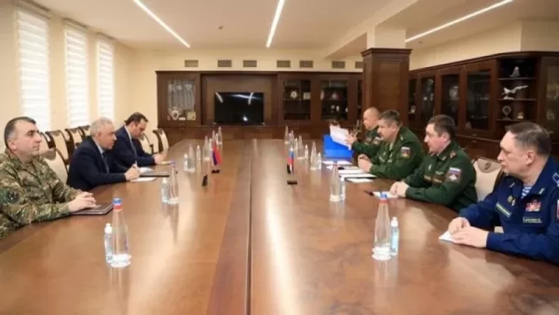 Vagharshak Harutyunyan Meets with Russian Armed Forces Chief of Staff Representative
